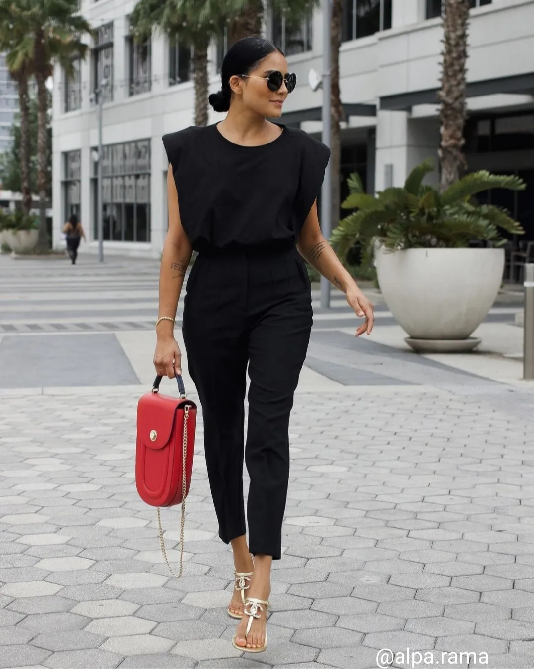 fitini II elongated structured saddle bag - shady red with gold